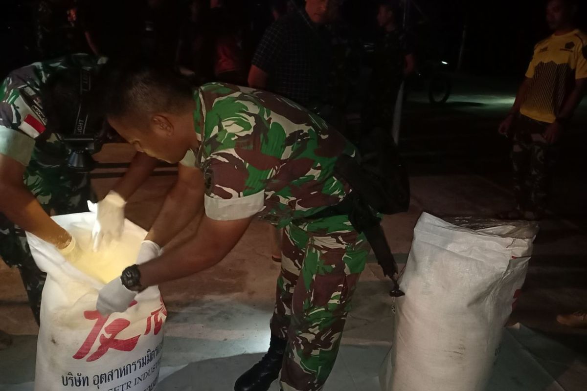 TNI amankan 600 kg gula ilegal di perbatasan Indonesia - Malaysia