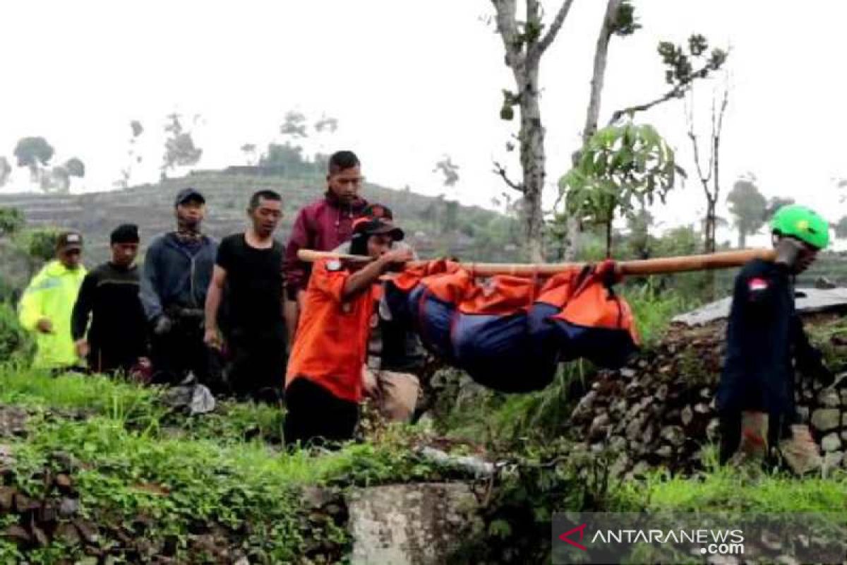 Seorang pendaki  Gunung Sumbing tewas tertimpa longsoran tanah