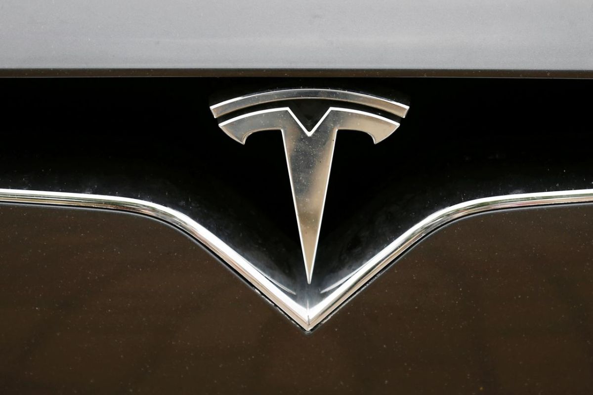 Tesla tawarkan konten video dan games di dalam mobil mereka