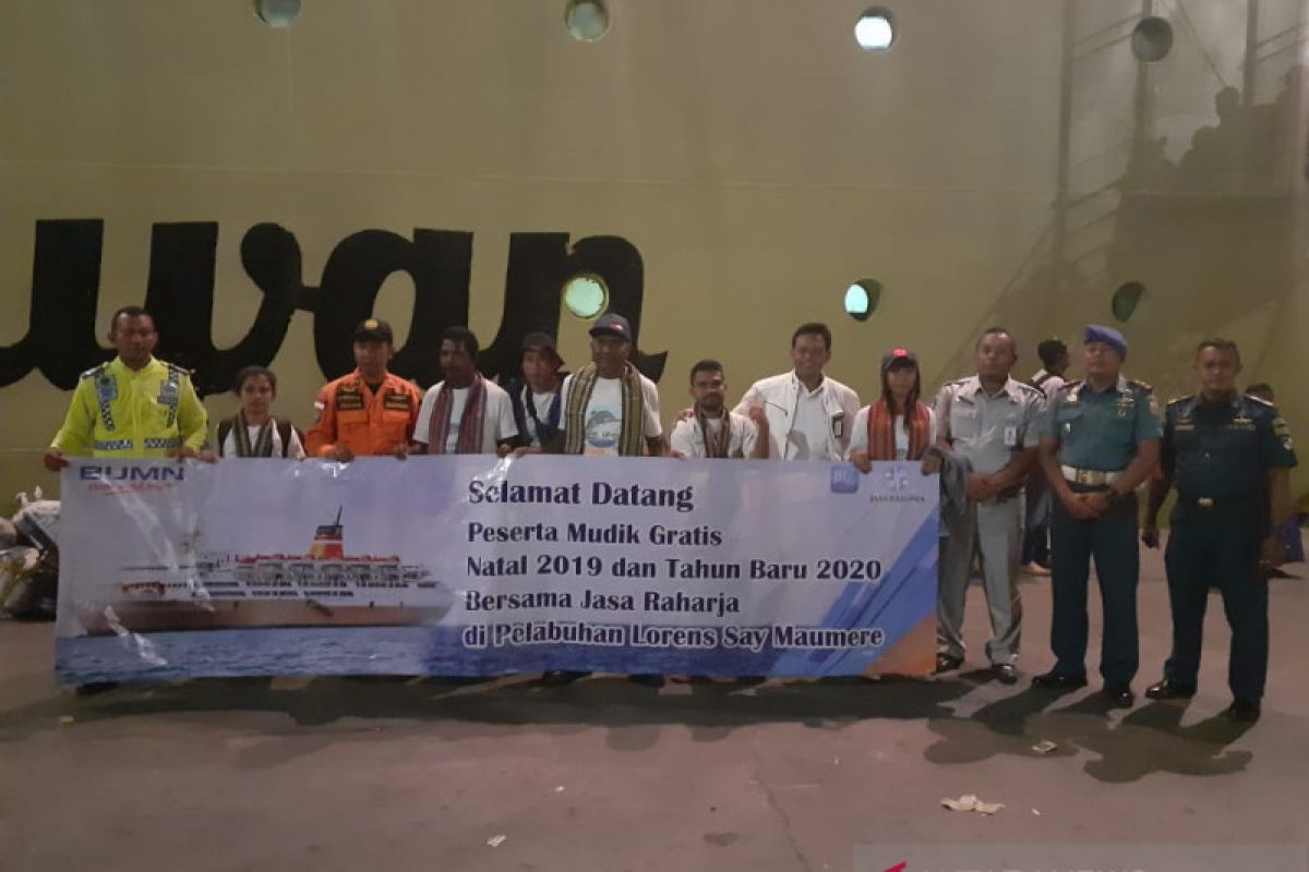 Ratusan peserta program mudik bareng BUMN tiba di Pelabuhan Flores