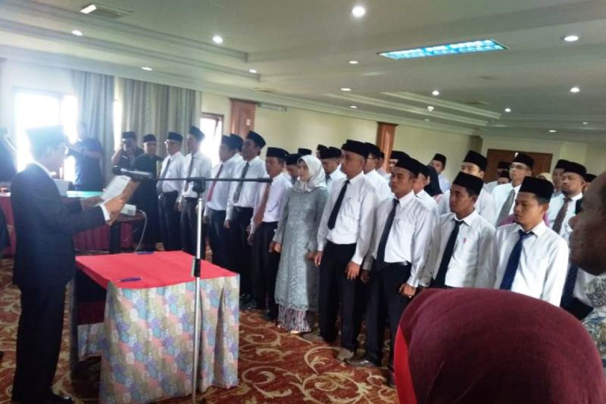 48 anggota Panwascam Agam dilantik, diajak bekerja profesional