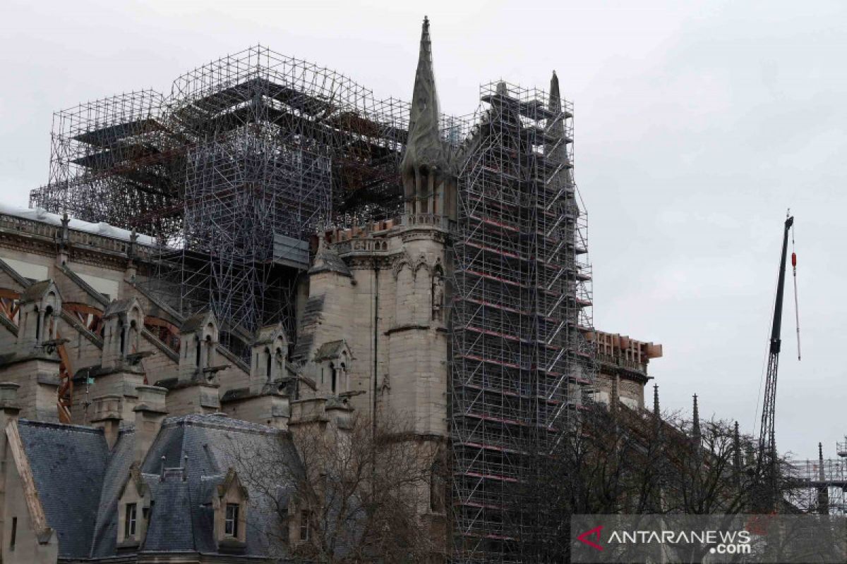 Katedral Notre-Dame selenggarakan misa Jumat Agung berskala kecil