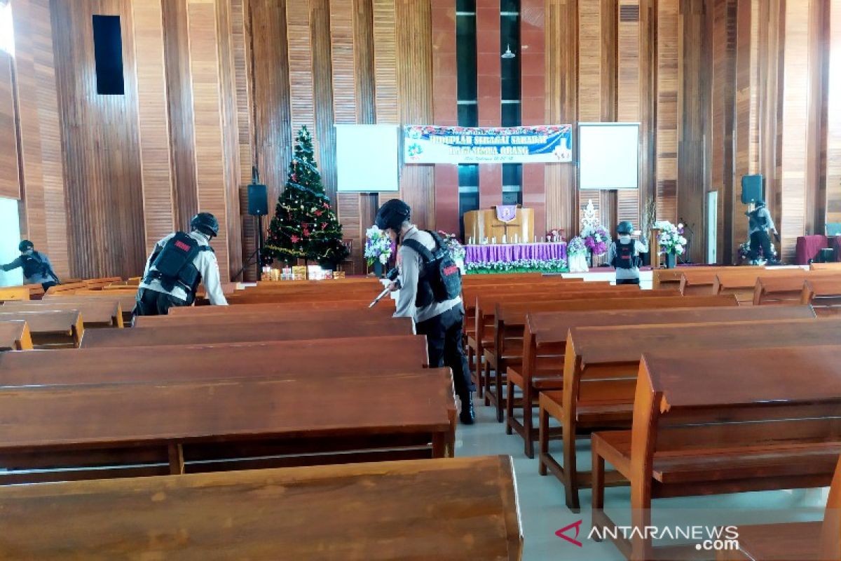 Jelang Natal, aparat keamanan sterilkan sejumlah gereja di Kobar