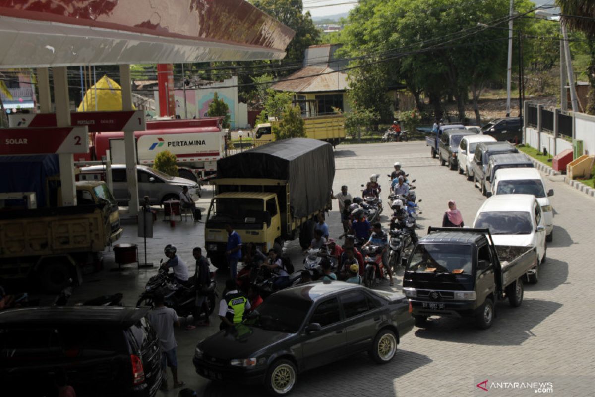 Warga Kota Kupang panik dengan kelangkaan BBM