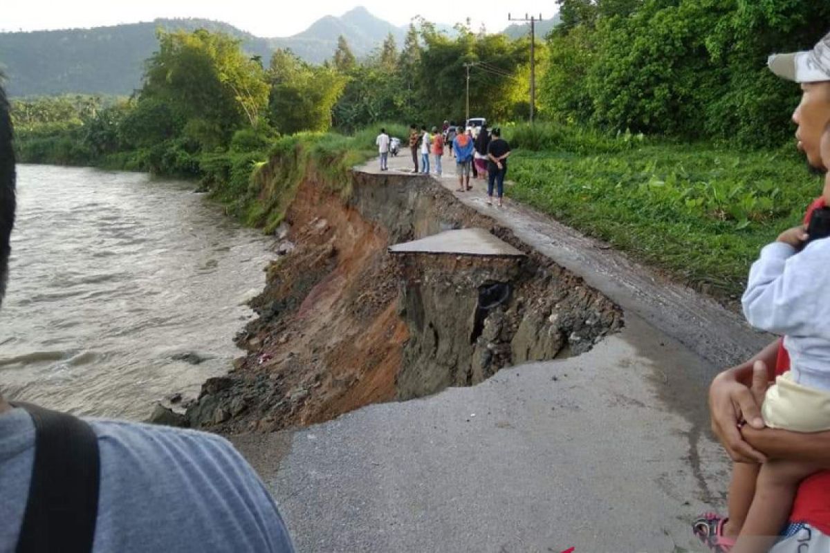 Jalan terban di Batang Anai akan dialihkan, BPBD: Pemerintah masih negosiasi lahan