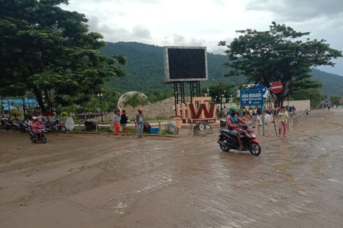 62 bangunan tergenang air dan lumpur akibat banjir di Wasior