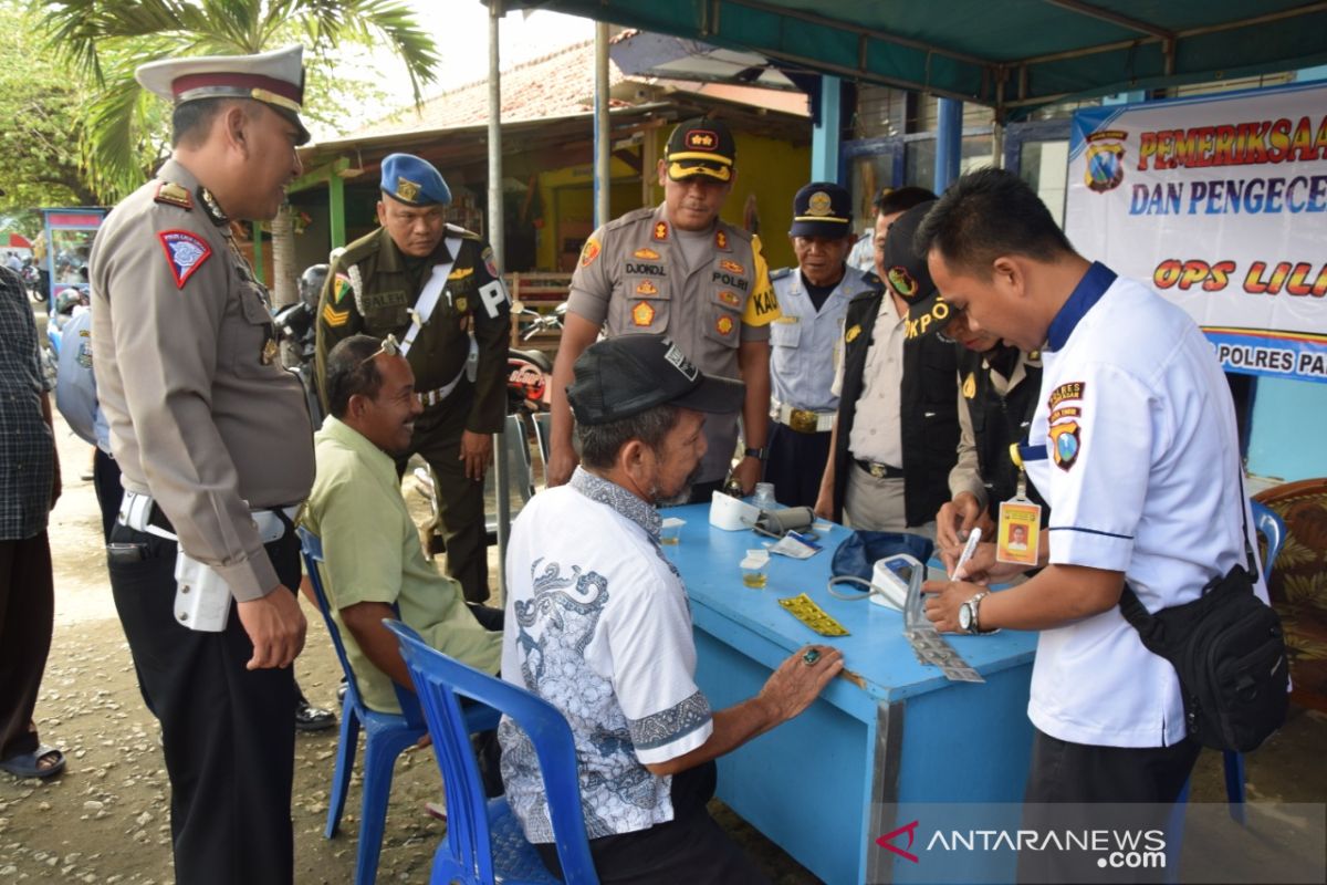 Sopir angkutan umum di Pamekasan jalani tes urine