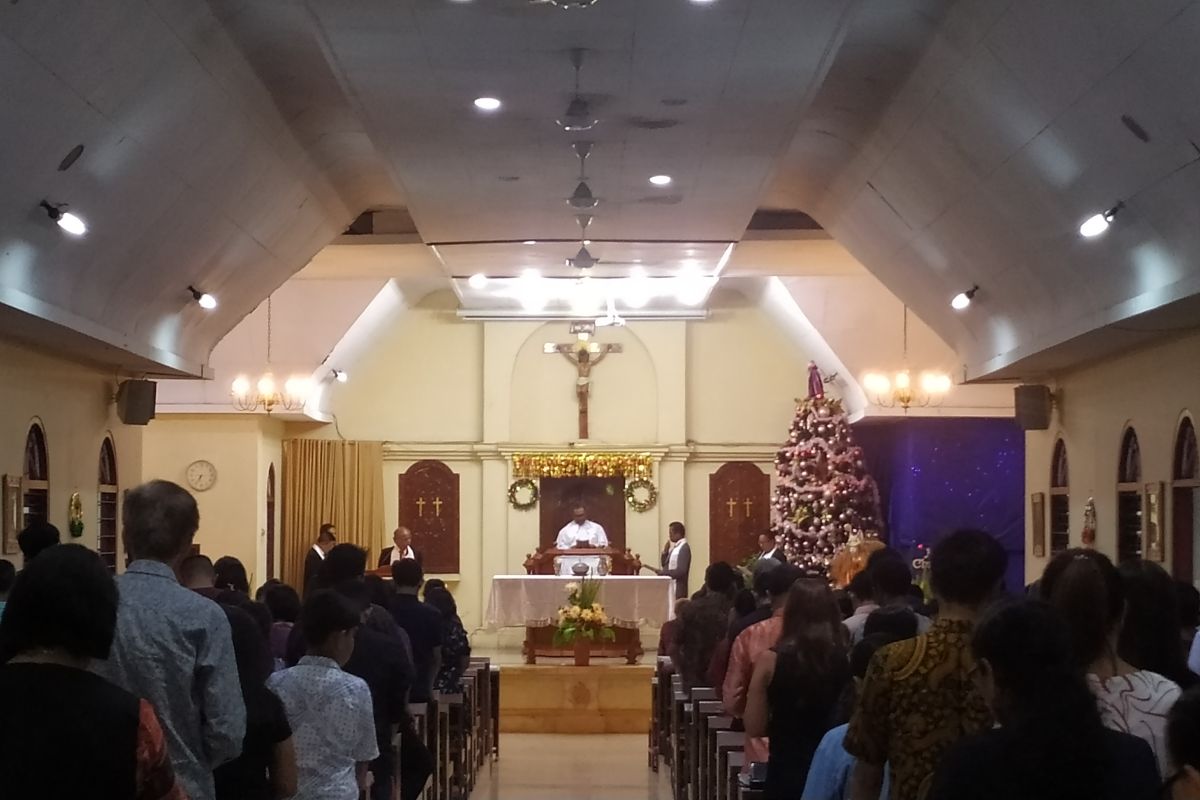 Ratusan jemaat jalani ibadah malam Natal di Gereja Oikumene Immanuel