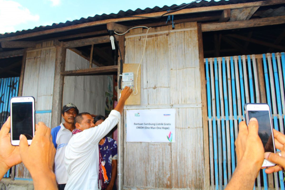 153 rumah tangga di Flores Timur dapat bantuan sambungan listrik gratis