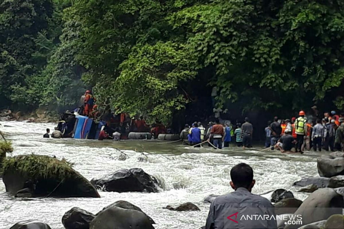 Korban tewas kecelakaan maut bus Sriwijaya tercatat 27 penumpang, 25 jenazah teridentifikasi