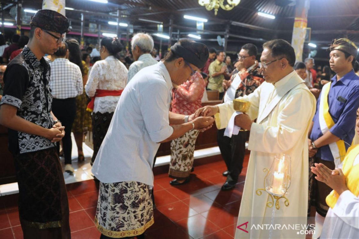 Umat Katolik di Badung rayakan Natal bernuansa Bali