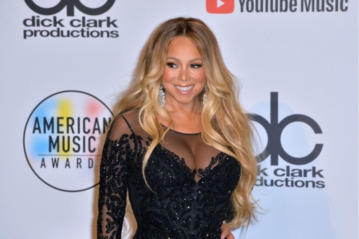 Lagu tema Natal Mariah Carey puncaki Billboard Hot 100