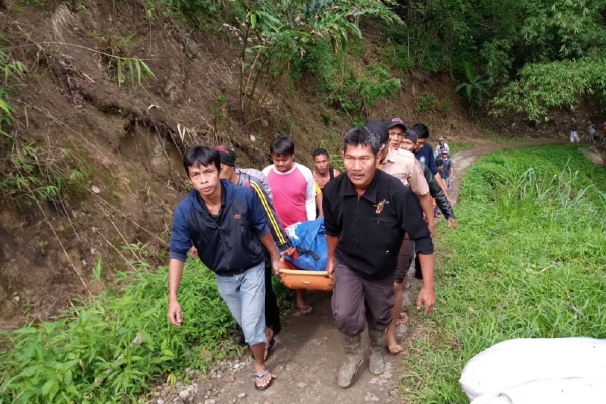 Bus Sriwijaya diduga tabrak beton sebelum terjun ke sungai