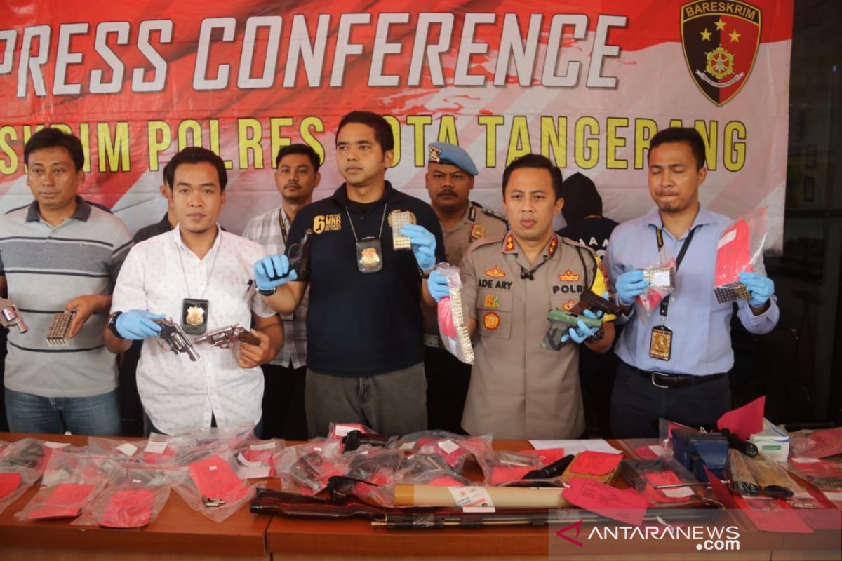 Polisi ciduk pelaku jual beli senjata api, sita sembilan pucuk senpi dan ratusan butir peluru