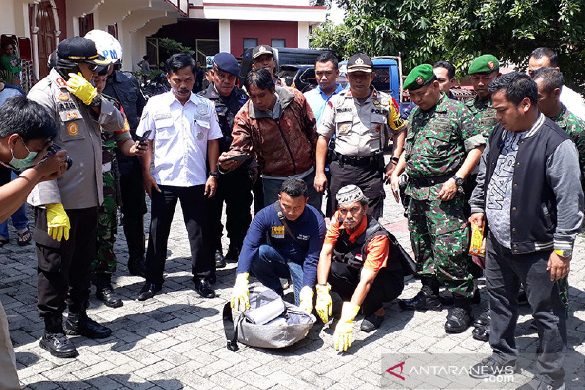 No explosive inside backpack found near Depok church