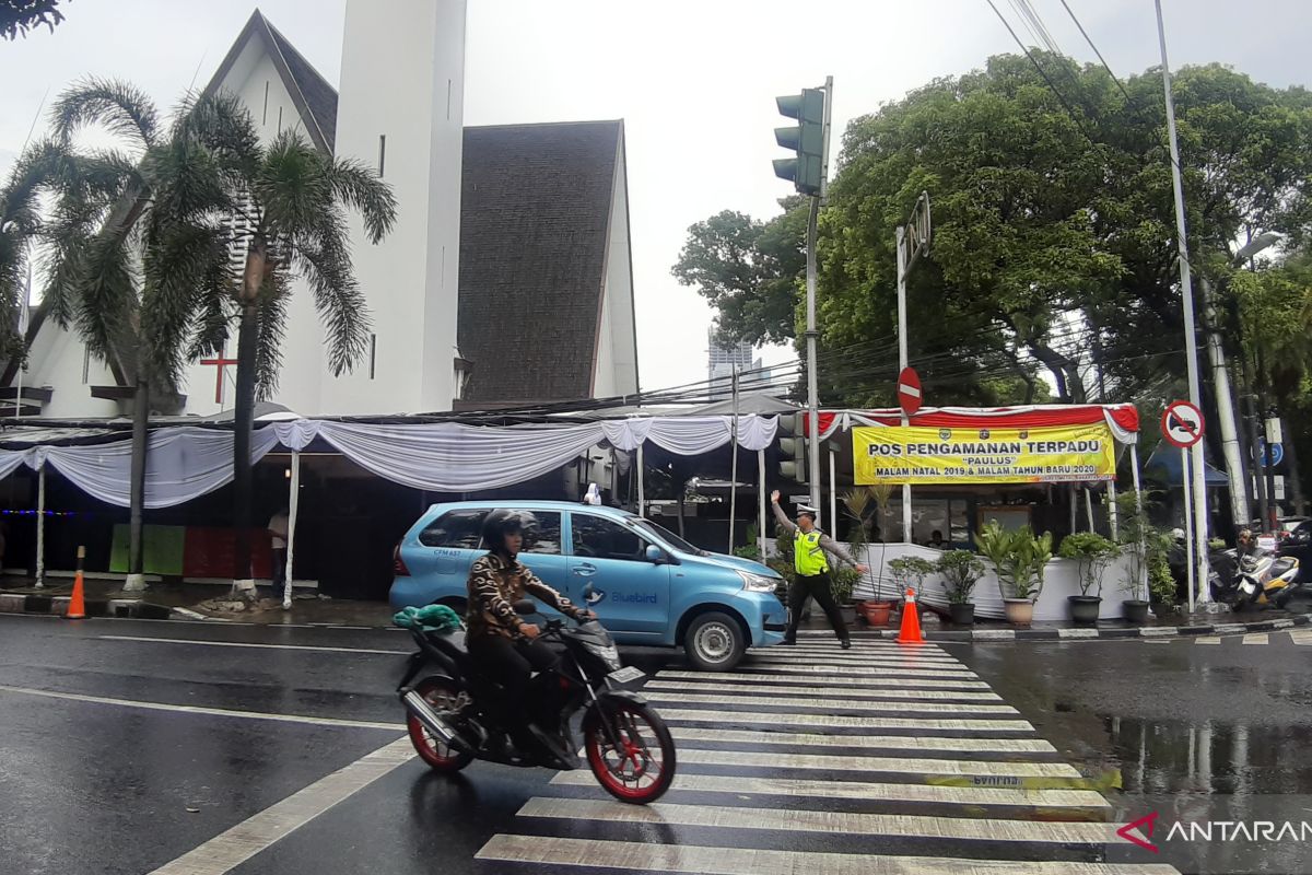 Wakapolsek Menteng ikut atur lalu lintas di depan GPIB Paulus Jakarta