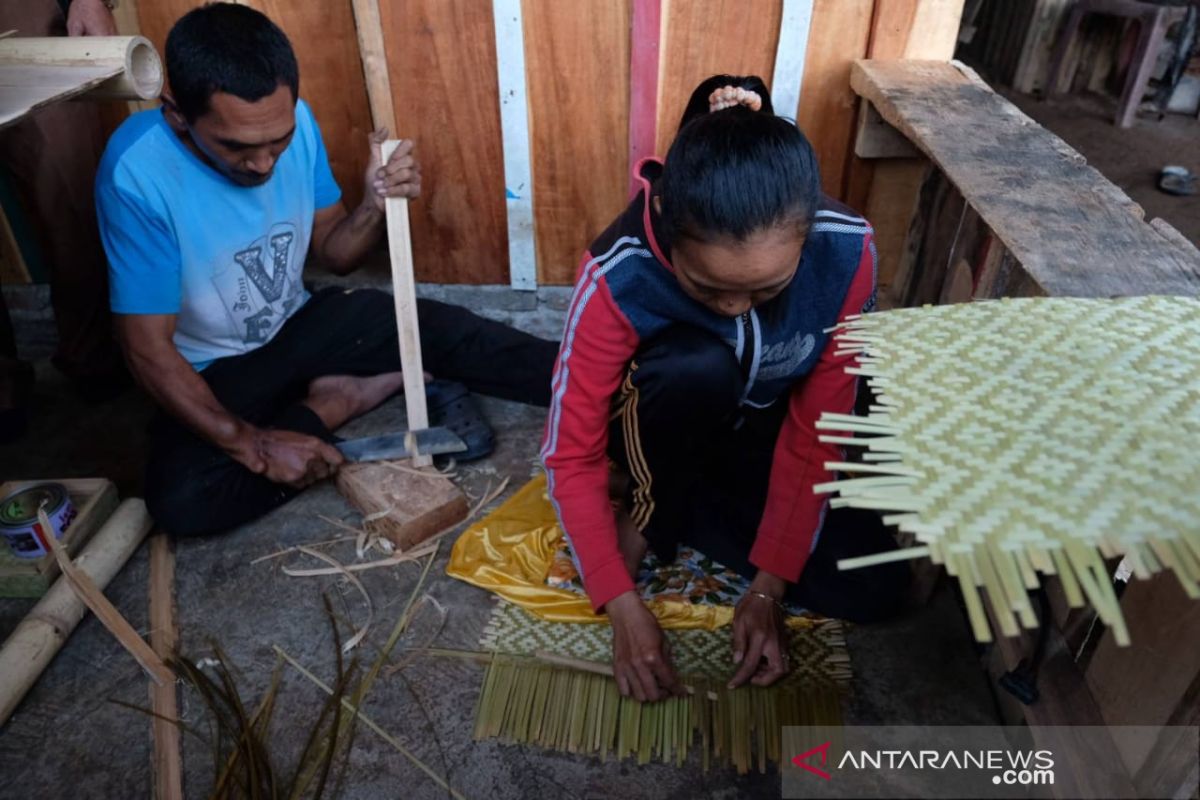 Penyandang disabilitas di Gowa hasilkan kerajinan berkualitas tinggi