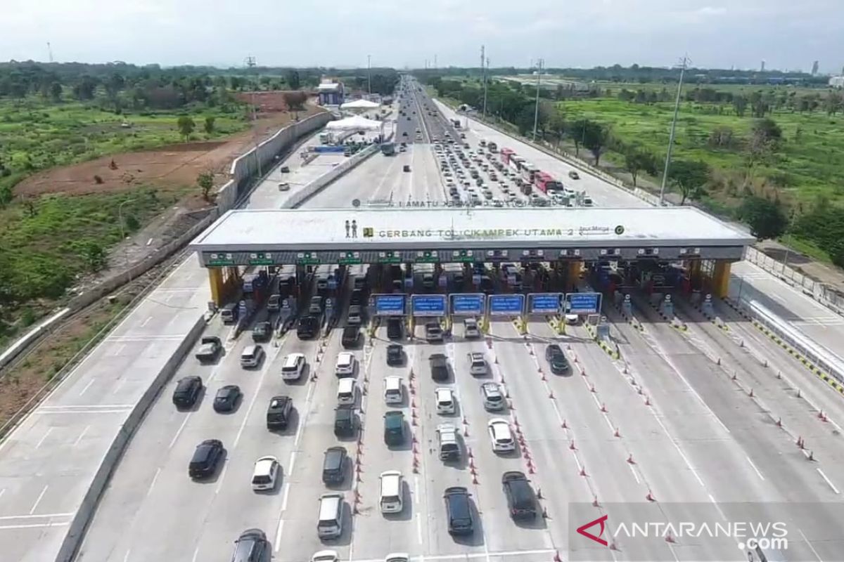 Arus kendaraan "mudik" Natal di Tol Cikampek melonjak 90,5 persen