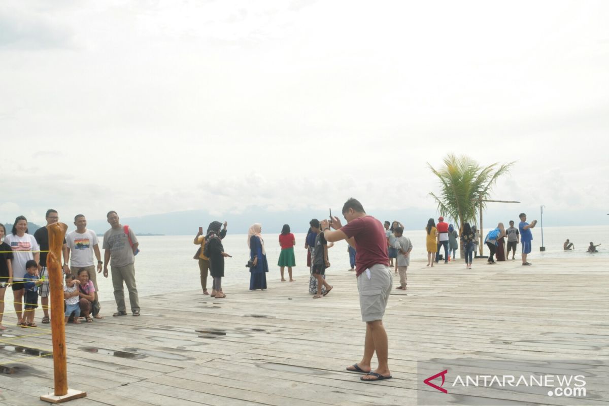 Libur Natal Danau Poso ramai dikunjungi wisatawan