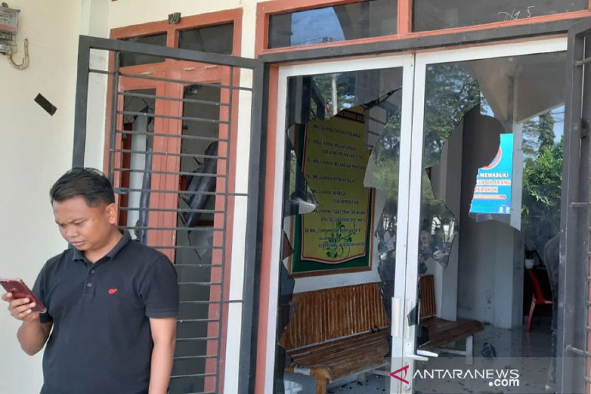 Kantor Kecamatan Montasik di Aceh Besar dirusak massa