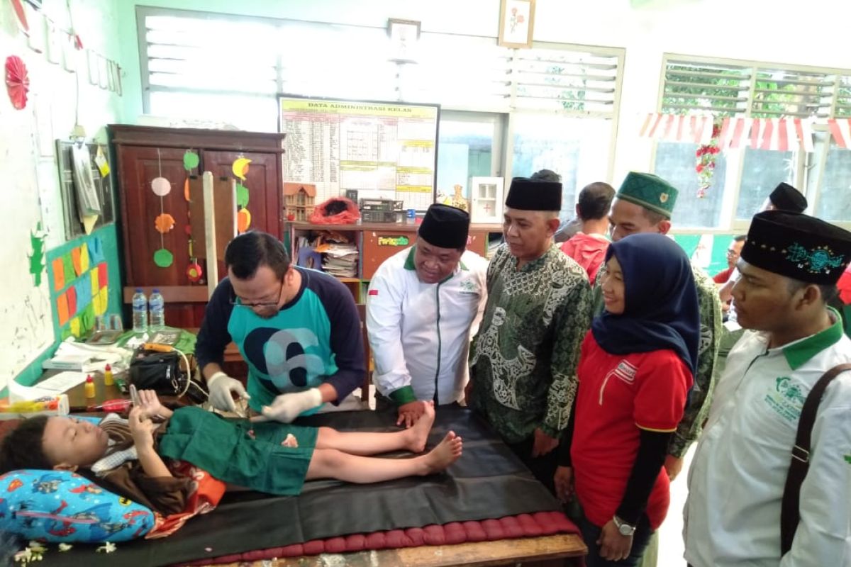 Ratusan anak ikuti khitanan massal gratis di Kota Surabaya