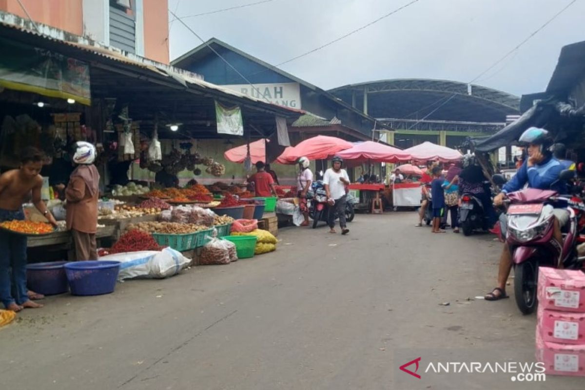 Pengunjung di pusat perbelanjaan Pangkalpinang sepi