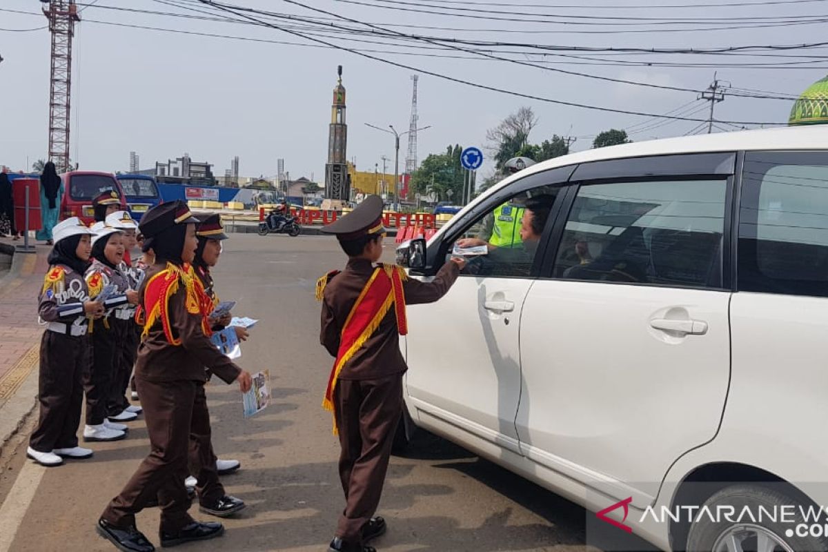 Malam tahun baru jalur menuju Puncak Cianjur ditutup