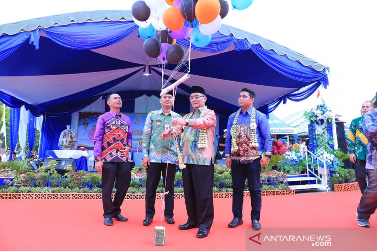 Permainan tradisional hingga pasar murah meriahkan hari jadi Kecamatan Kandangan