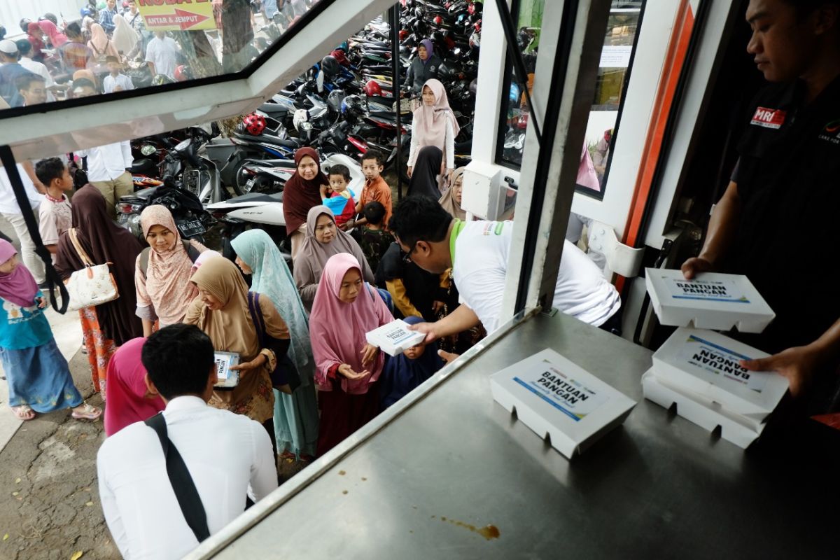 Ratusan paket makanan dibagikan ACT Madiun bagi jamaah shalat gerhana