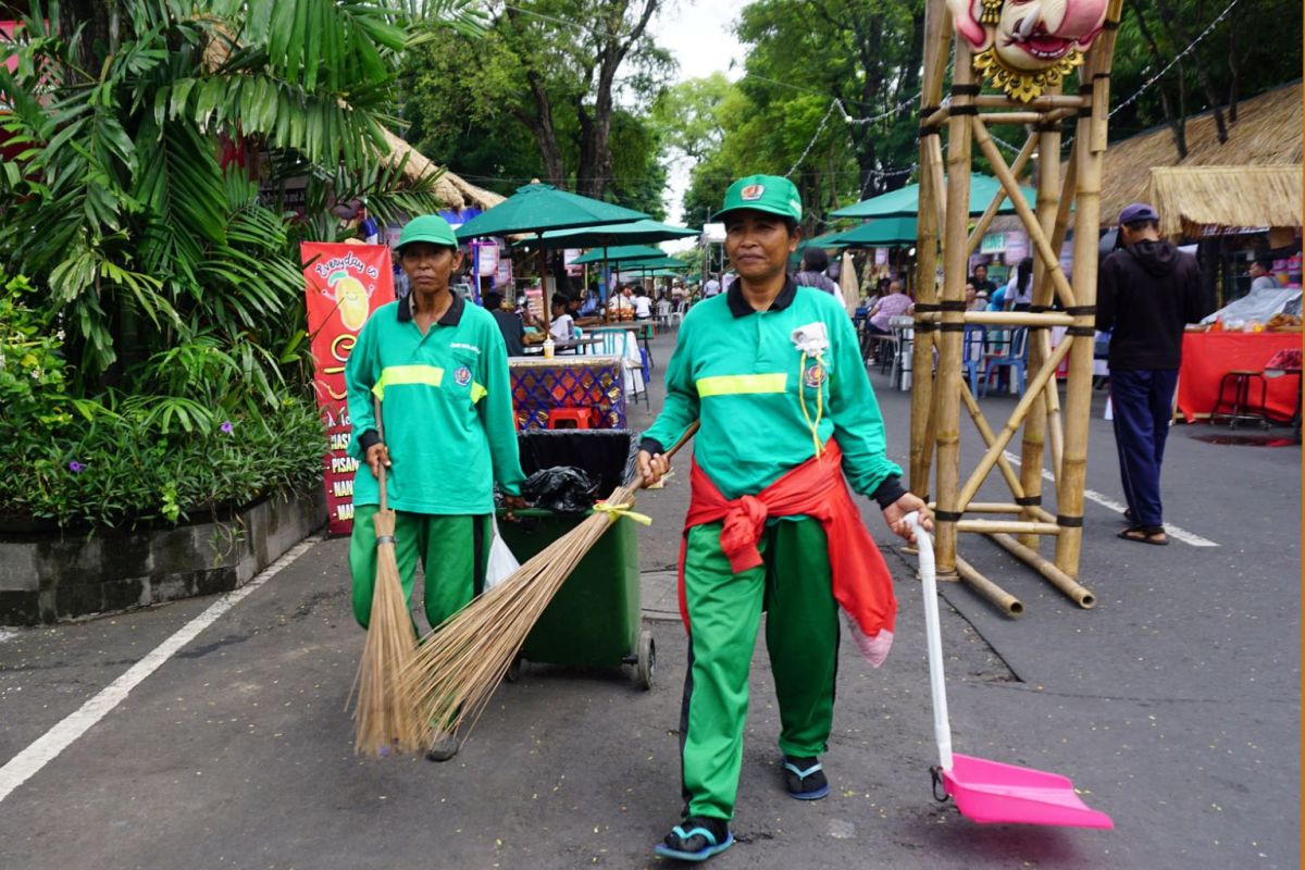 Saat malam Tahun Baru 2020, DLHK Denpasar siagakan 600 personel