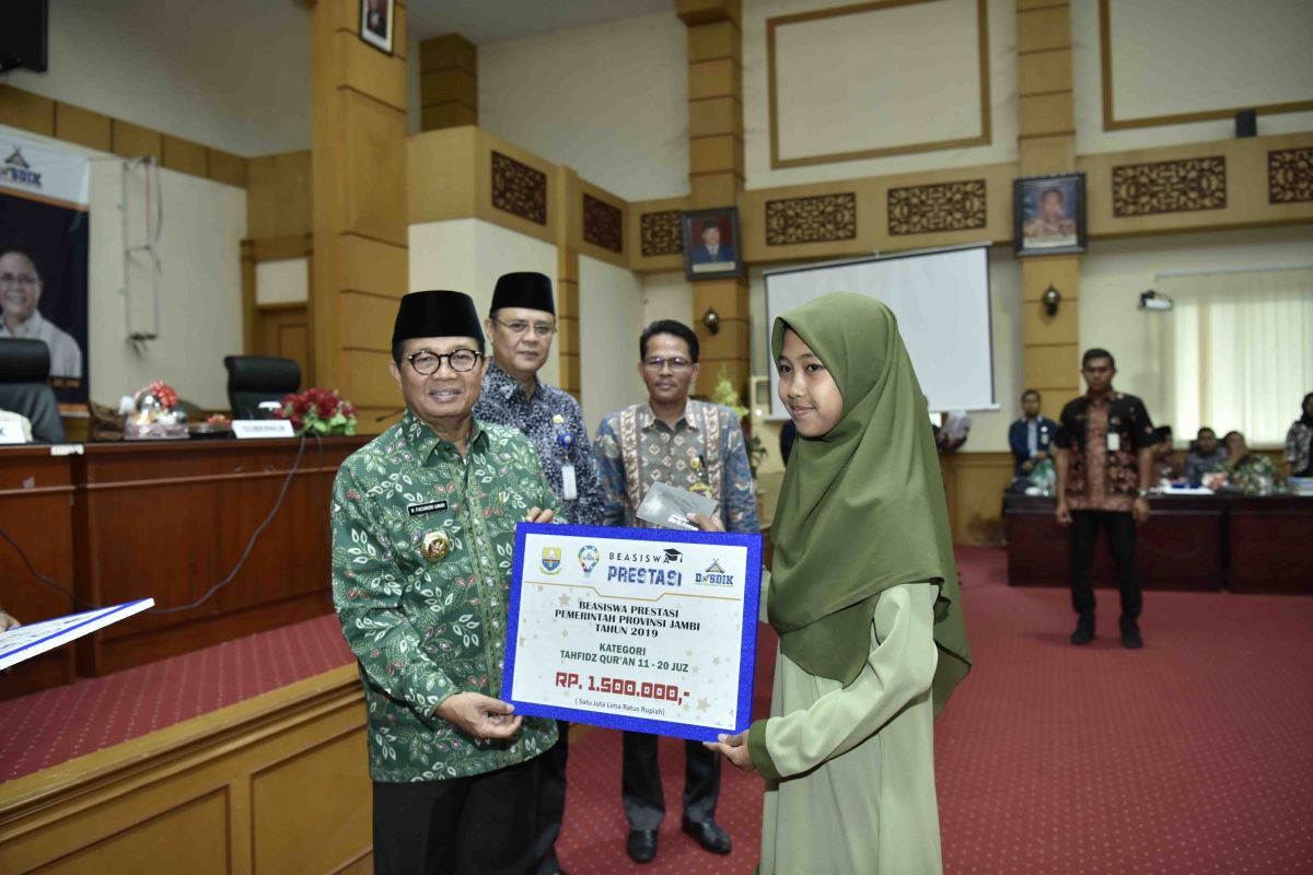 Pemprov Jambi berikan bantuan beasiswa Tahfidz Qur'an