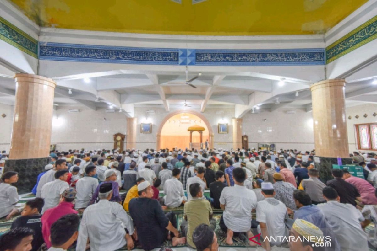 Ribuan masyarakat Padangsidimpuan laksanakan shalat Gerhana Matahari