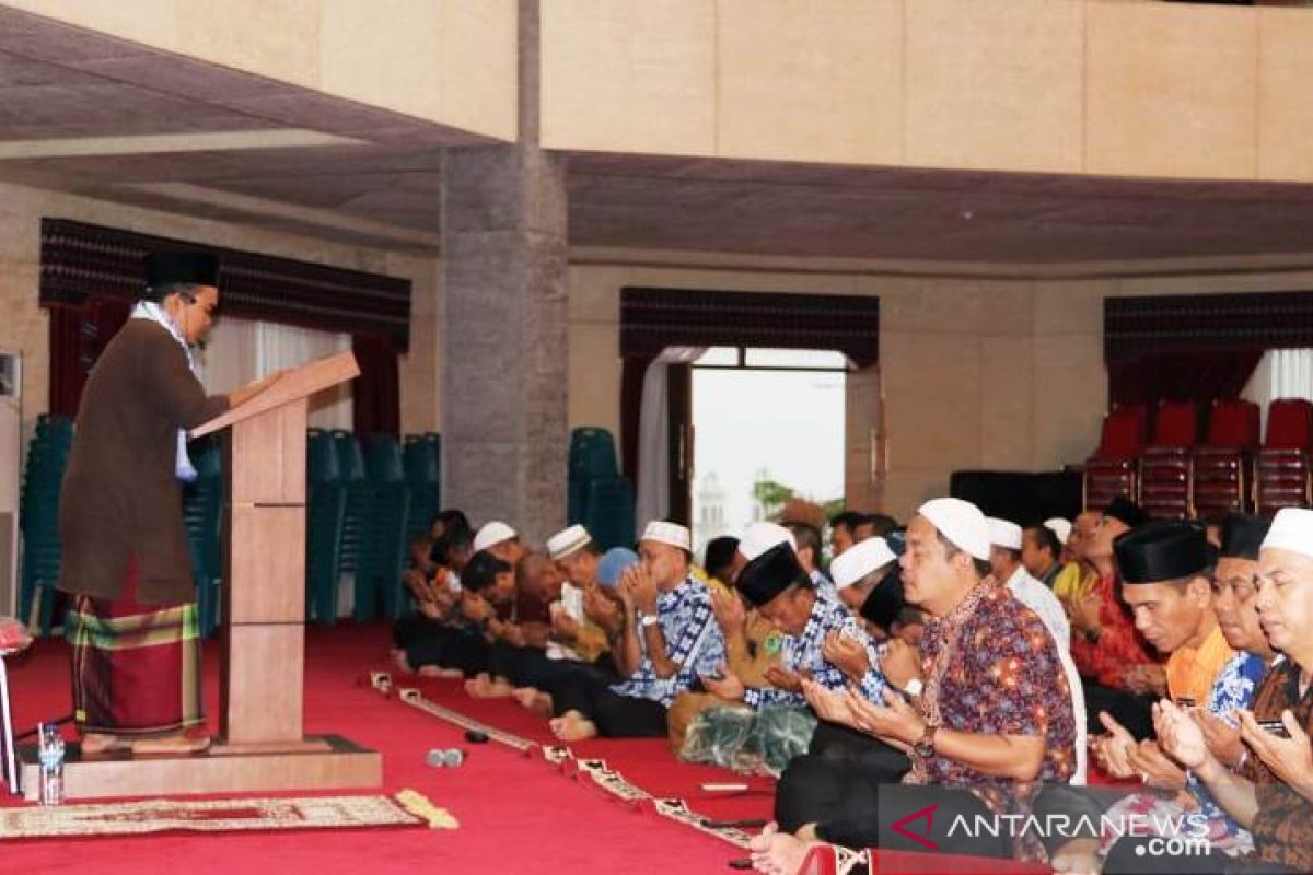 Ratusan ASN Tapsel laksanakan shalat gerhana matahari