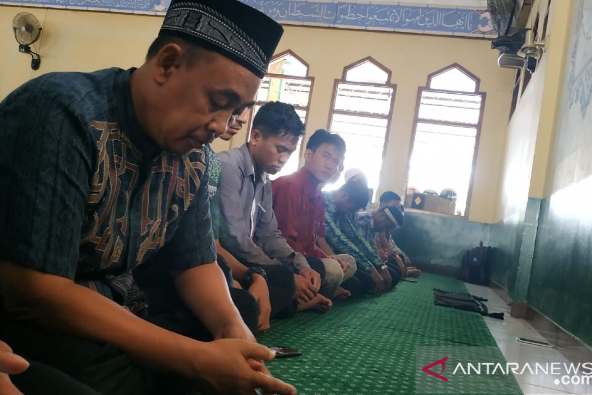 Sivitas Akademika IAIN Kendari gelar Shalat Gerhana Matahari