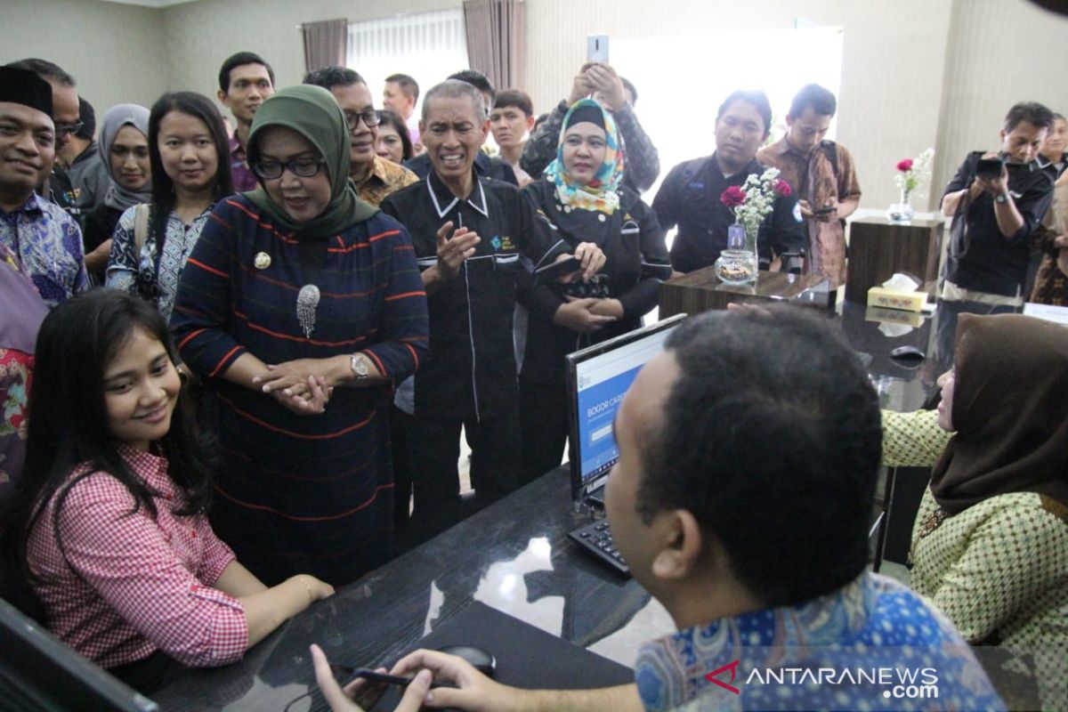 Ade Yasin andalkan gedung Bogor Career Center untuk kurangi pengangguran