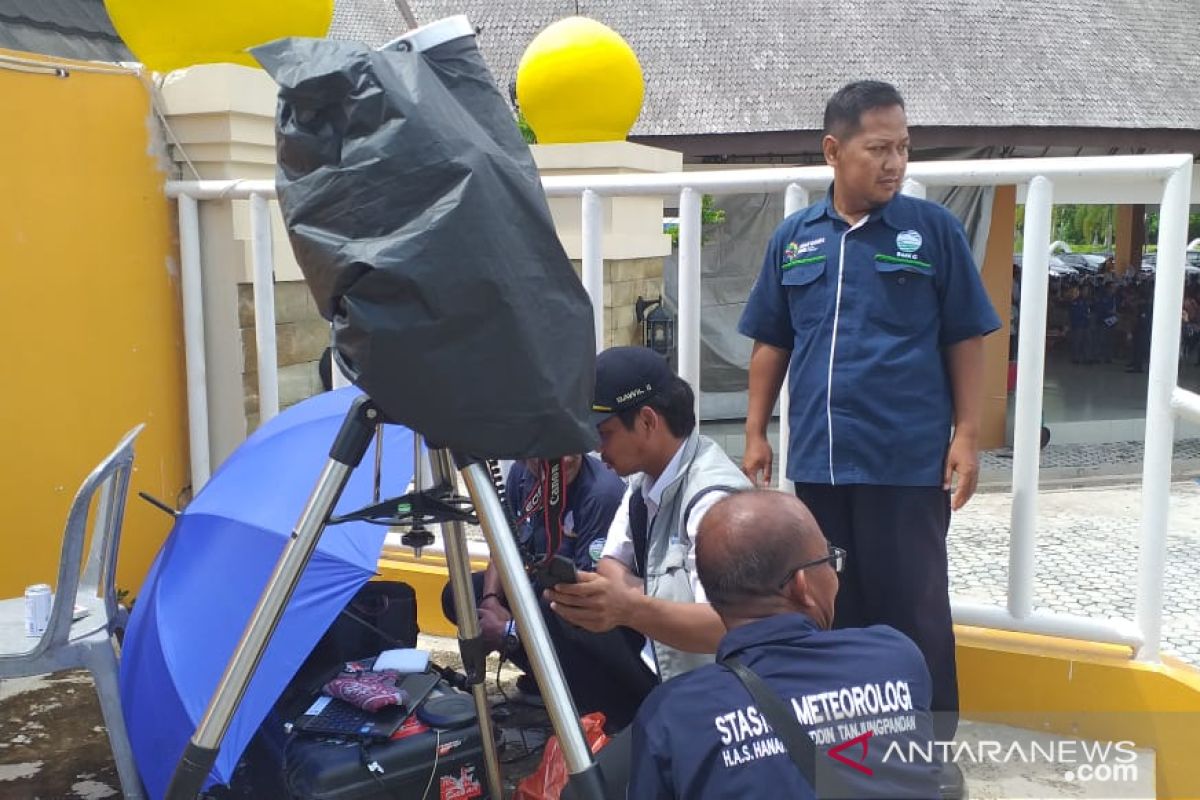 Tertutup awan hujan, GMC di Belitung hanya dapat diamati sebentar