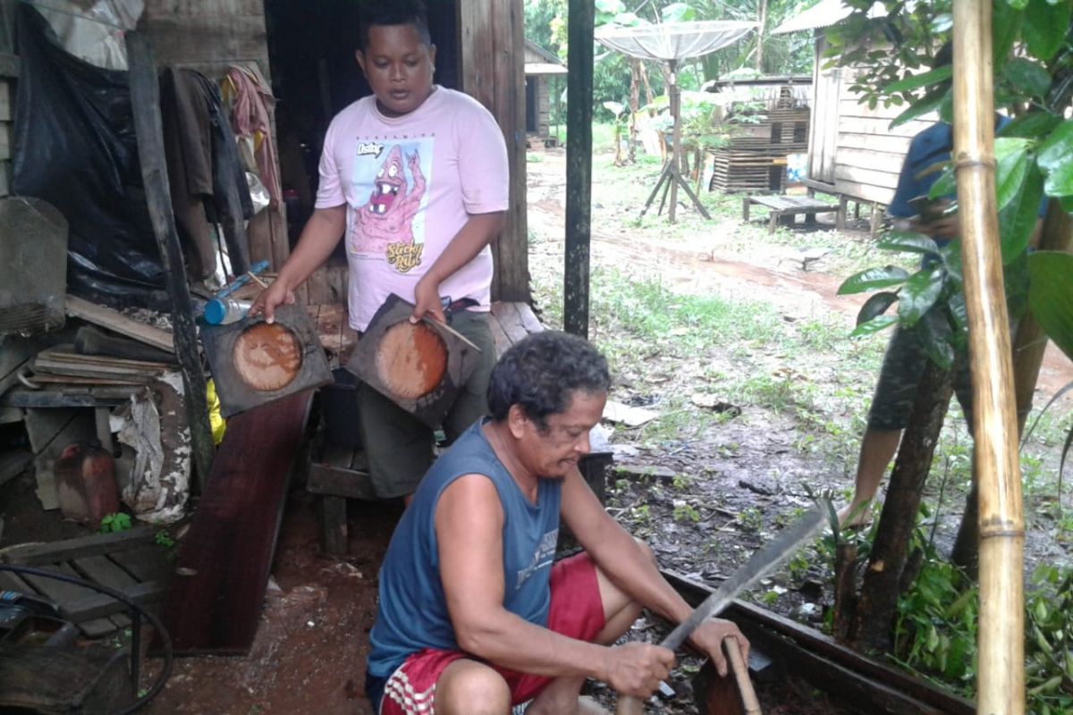 Cobek craftmen need Tanah Laut govt help