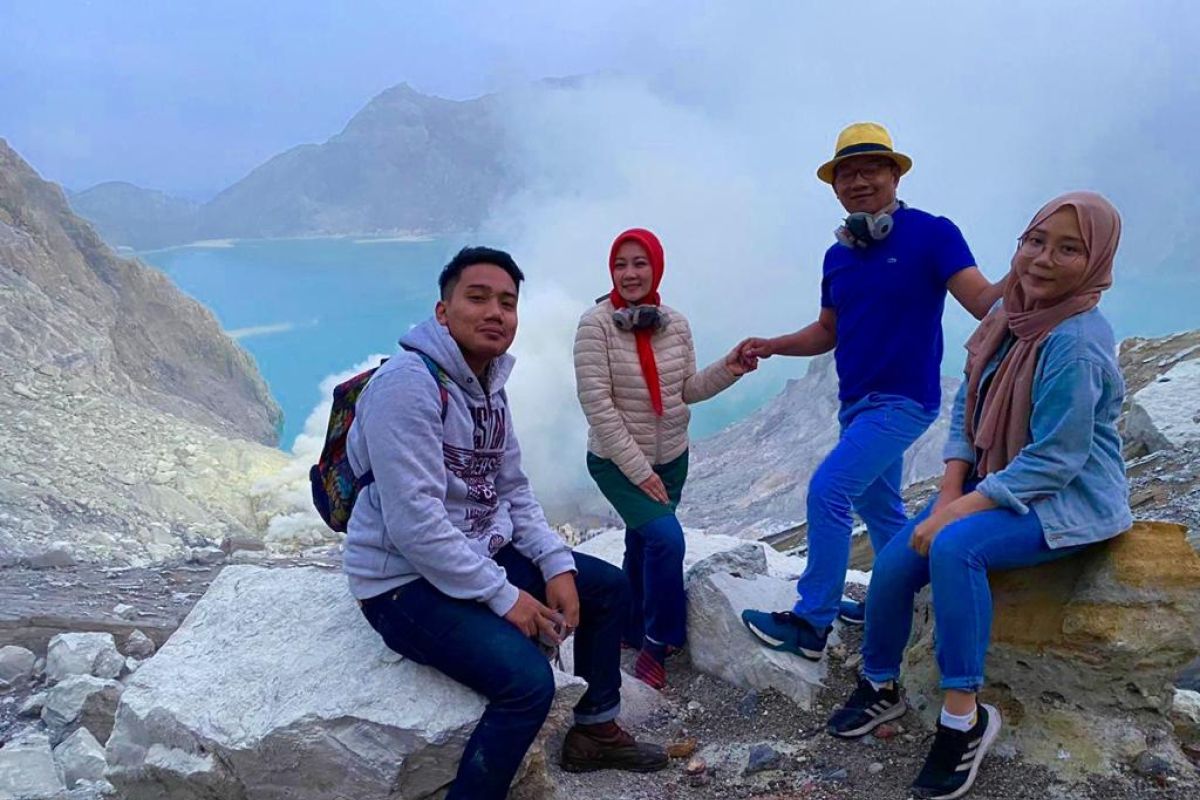 Ridwan Kamil bersama keluarga terpesona keindahan api biru Kawah Ijen Banyuwangi