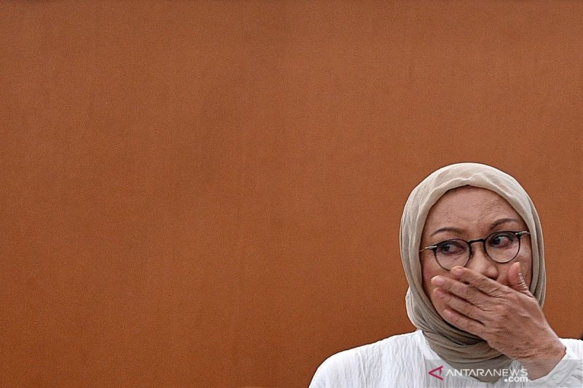 Ratna Sarumpaet bebas, anak perempuannya Atiqah Hasiholan bahagia