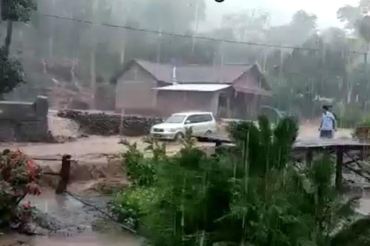 Banjir landa Desa Parang Kediri