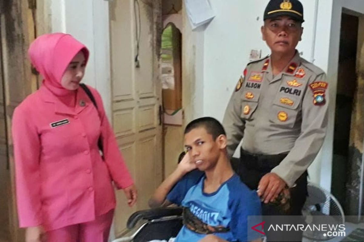 Kapolsek Tambelan santuni penyandang disabilitas