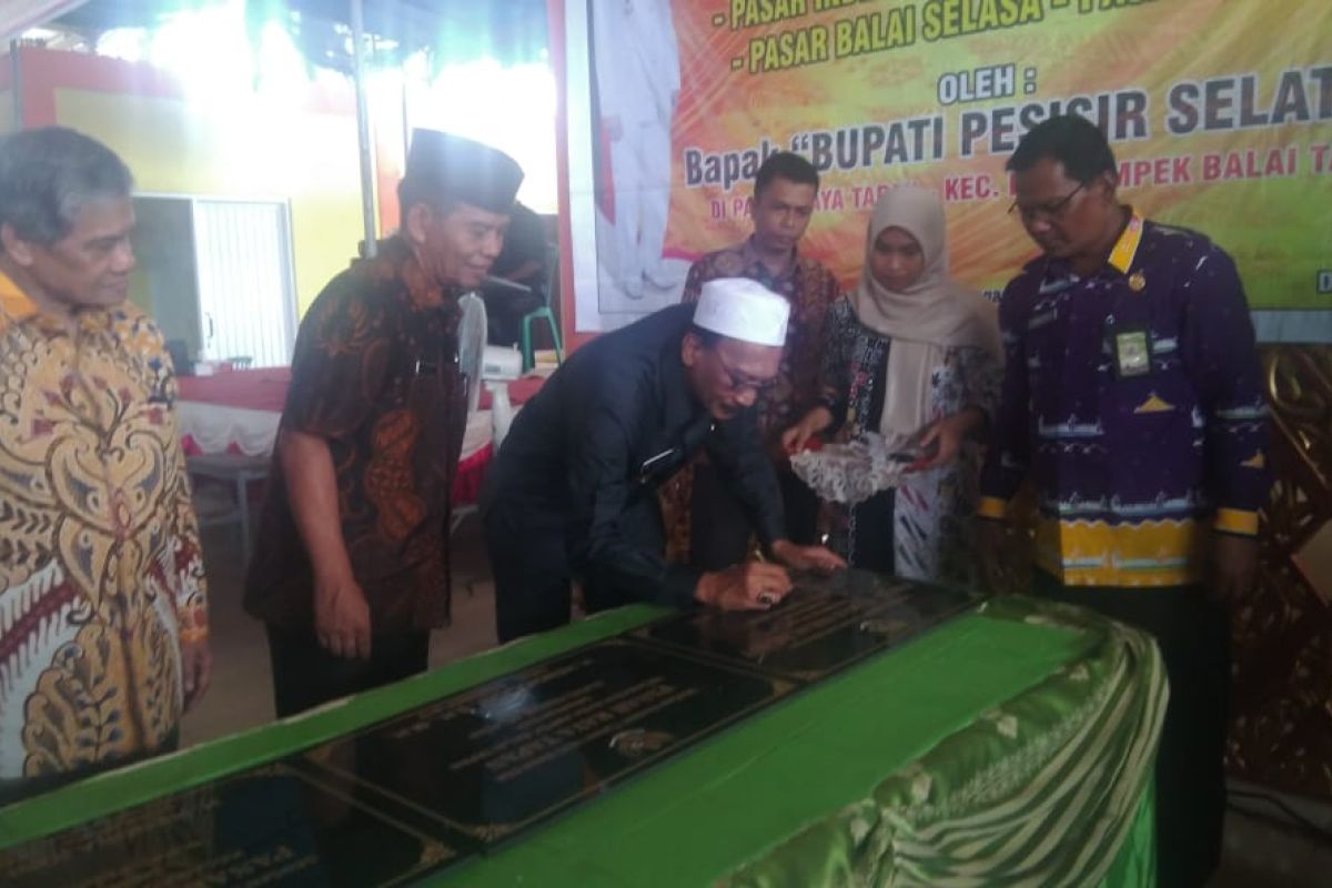 Enam pasar senilai Rp16,9 miliar di Pesisir Selatan diresmikan bupati