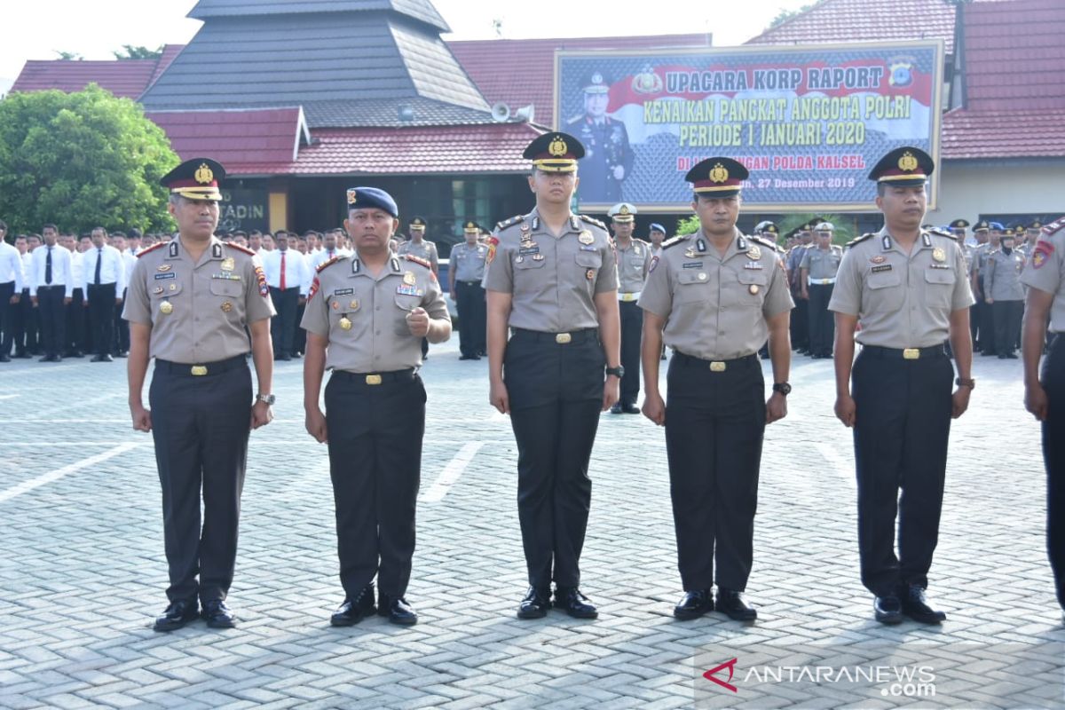 Sebanyak 993 personel Polda Kalsel naik pangkat