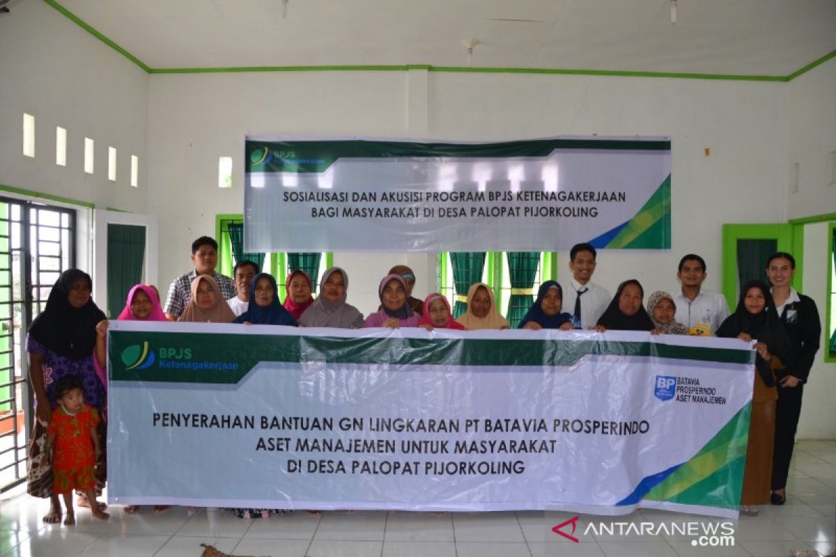 1.000 petani Tapsel - Padangsidimpuan terima kartu BP Jamsostek program GN Lingkaran