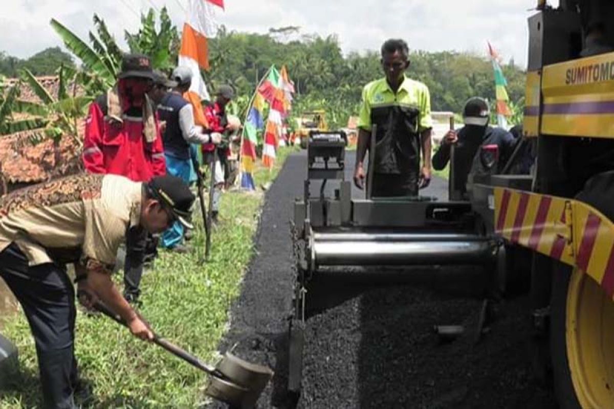 Banyumas gunakan aspal "hotmix" dengan campuran limbah plastik