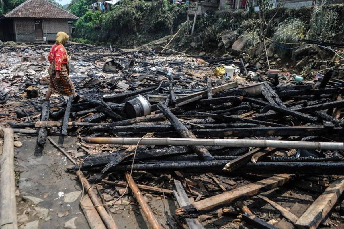 Pemkab Lebak bantu rehabilitasi pembangunan 14 rumah korban kebakaran