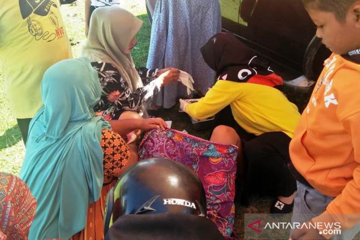 Jalan rusak, seorang ibu di Maligi Pasaman Barat melahirkan di perjalanan