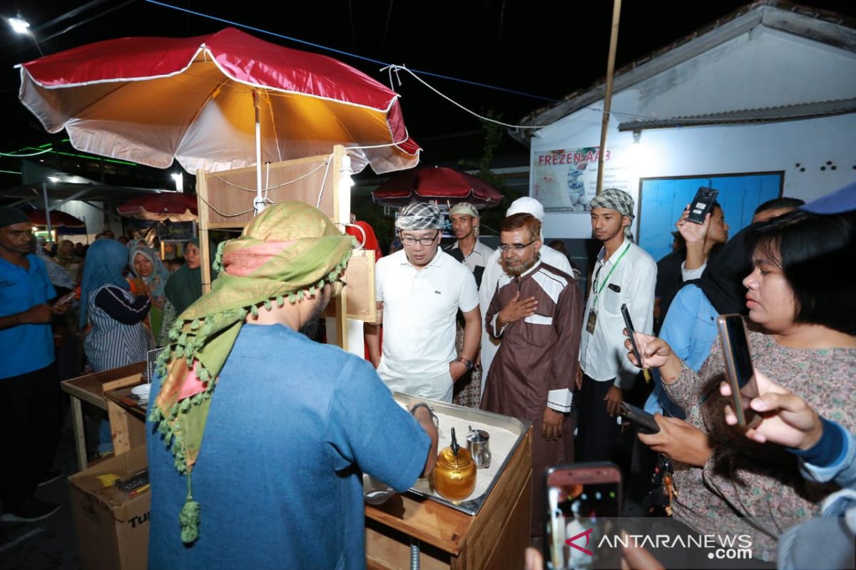 Liburan akhir tahun, Ridwan Kamil juga menikmati kuliner Banyuwangi