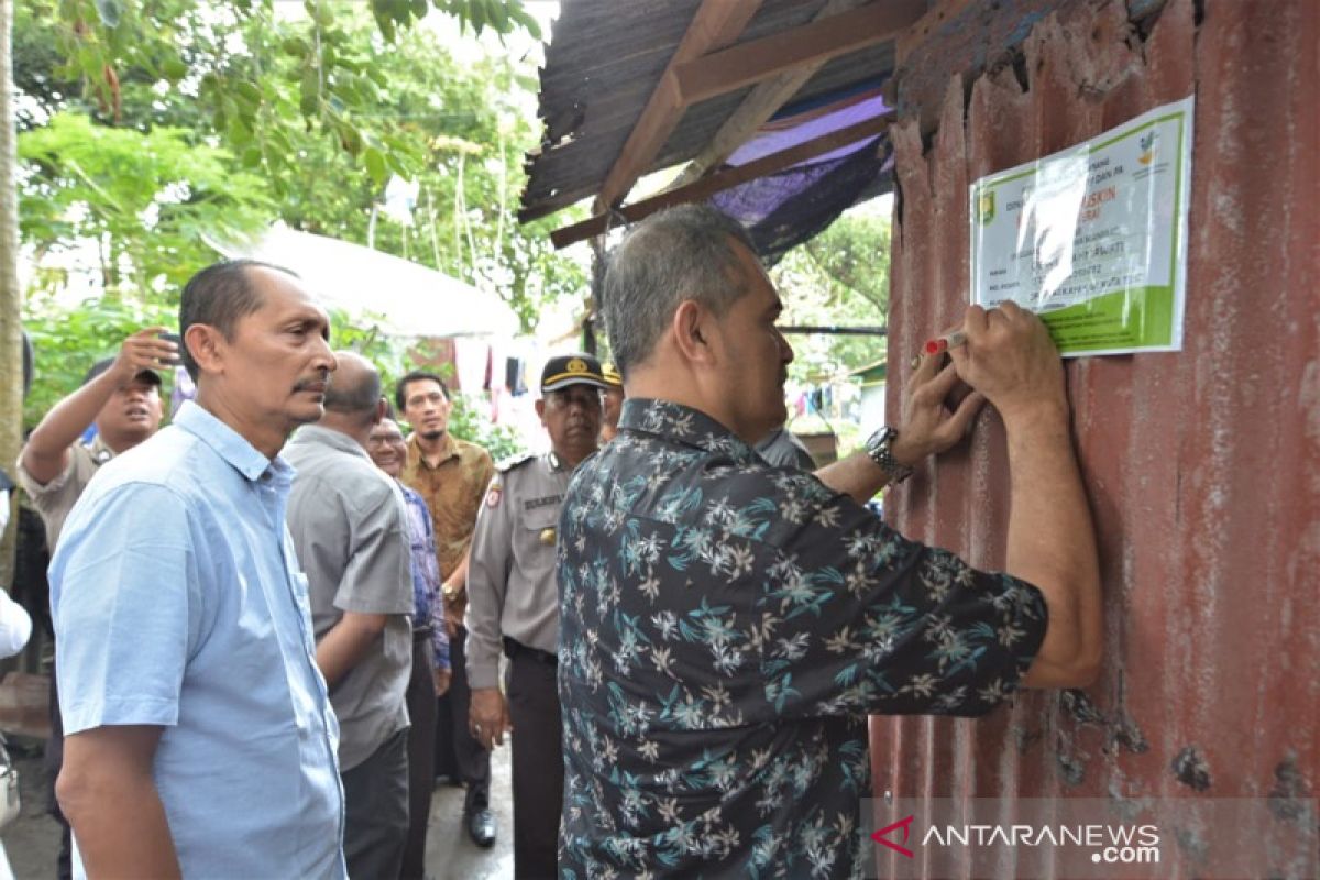 Pemko Sabang beri tanda rumah penerima PKH agar tepat sasaran