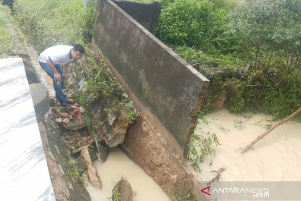 Jalan Nasional terancam putus, DPRD Bangka Selatan minta segera diperbaiki